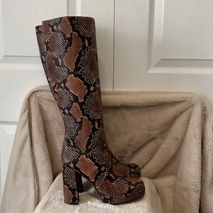 BNIB Vince Camuto Jestinal Snakeskin Pattern Leather Knee-High Boots, Size 8